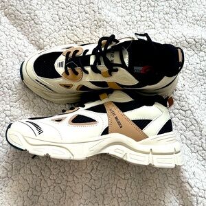Steve Madden Sneakers NWT
